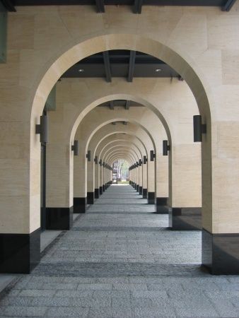 Уличный настенный светильник 7093 матово-белый