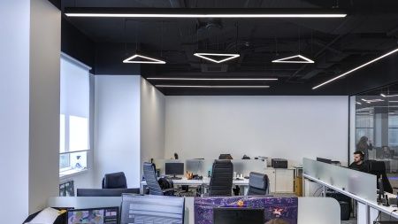 Подвесной профильный светильник треугольник черный SILED TRIGON-PROF 550х480х50х70 (39 Вт)