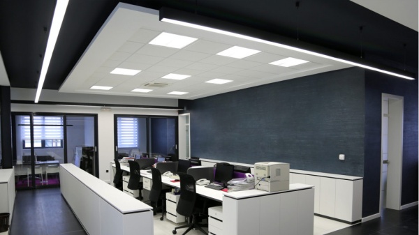 Подвесной линейный светильник черный SILED LA LINEA 500х28х25 (12 Вт, 5000K)