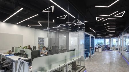 Подвесной профильный светильник треугольник черный SILED TRIGON-PROF 1960х1700х50х70 (135 Вт)