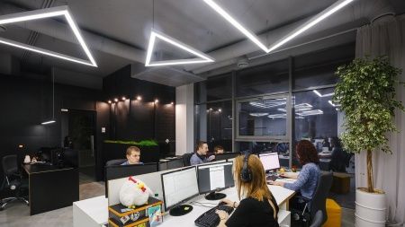 Подвесной профильный светильник треугольник черный SILED TRIGON-PROF 1020х890х50х70 (69 Вт)